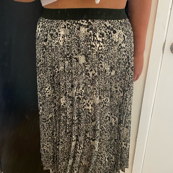 H&M: floral pleated midi skirt - Picture 3 of 3